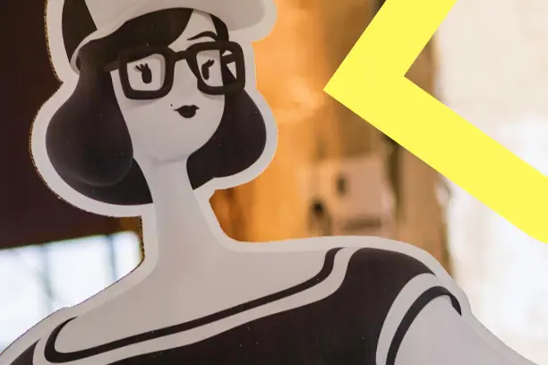 Illustration der Emilia Figur als Pappaufsteller